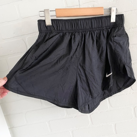 Nike Women’s Shorts Running Training Sporty Pocket Breathable Lightweight Sz M - Picture 4 of 16